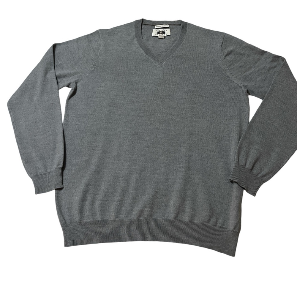 Joseph Abboud V-Neck Extra Fine Merino Wool
Sweater Men's Large